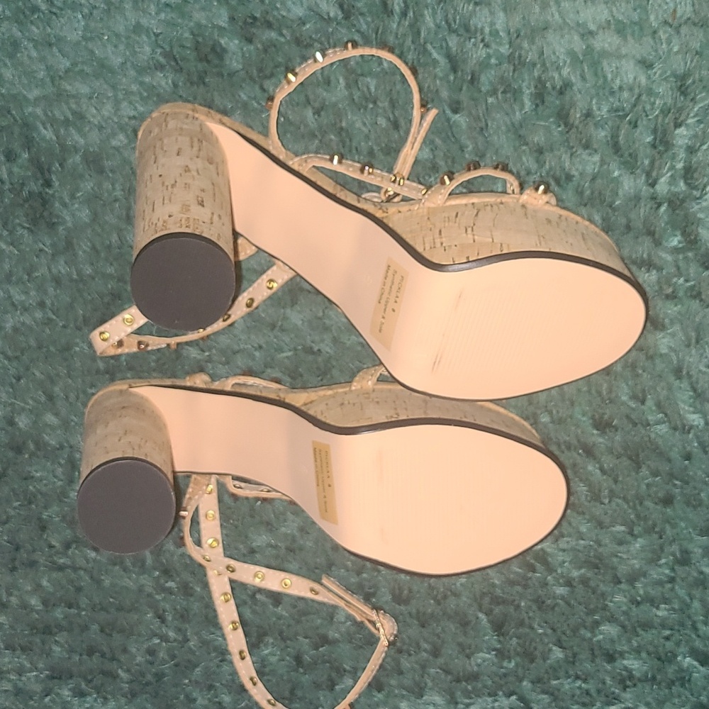 Women's Tan Platform Heels - Picture 3 of 4